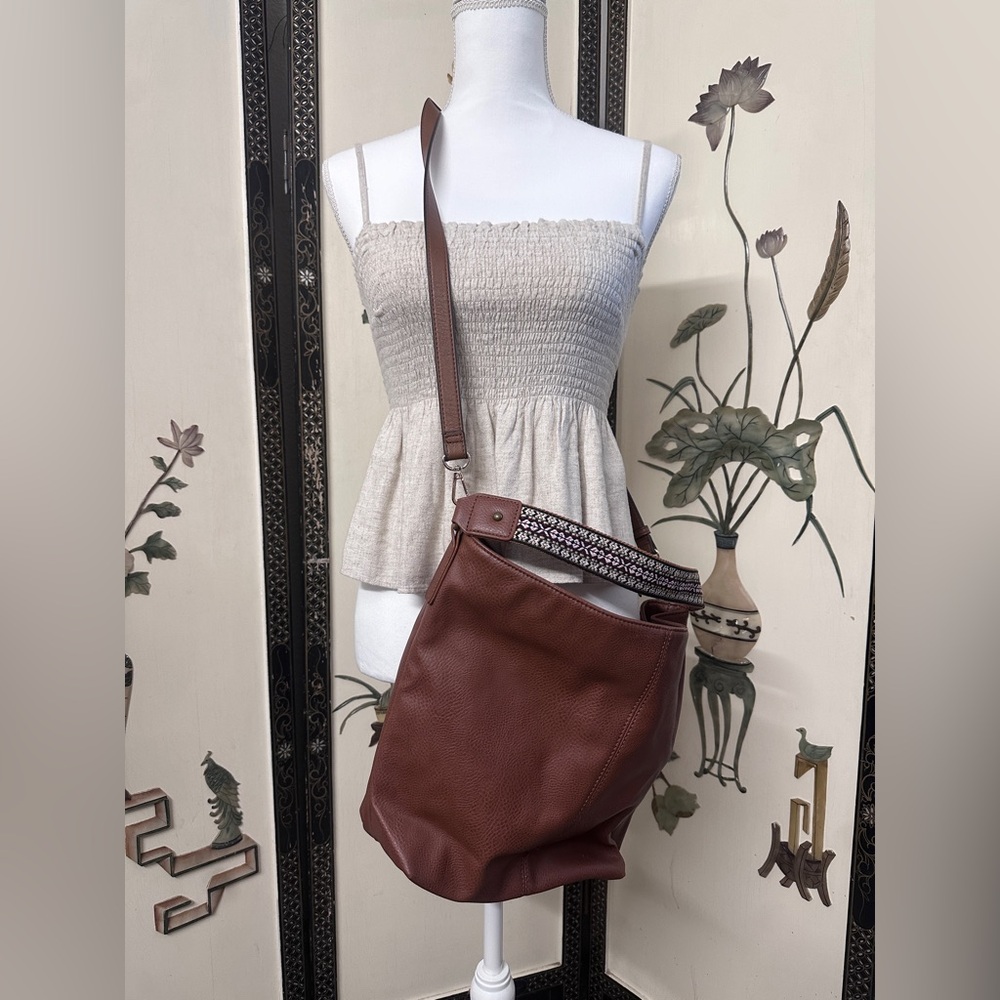 Chic Brown Shoulder Bag with Embellished Strap